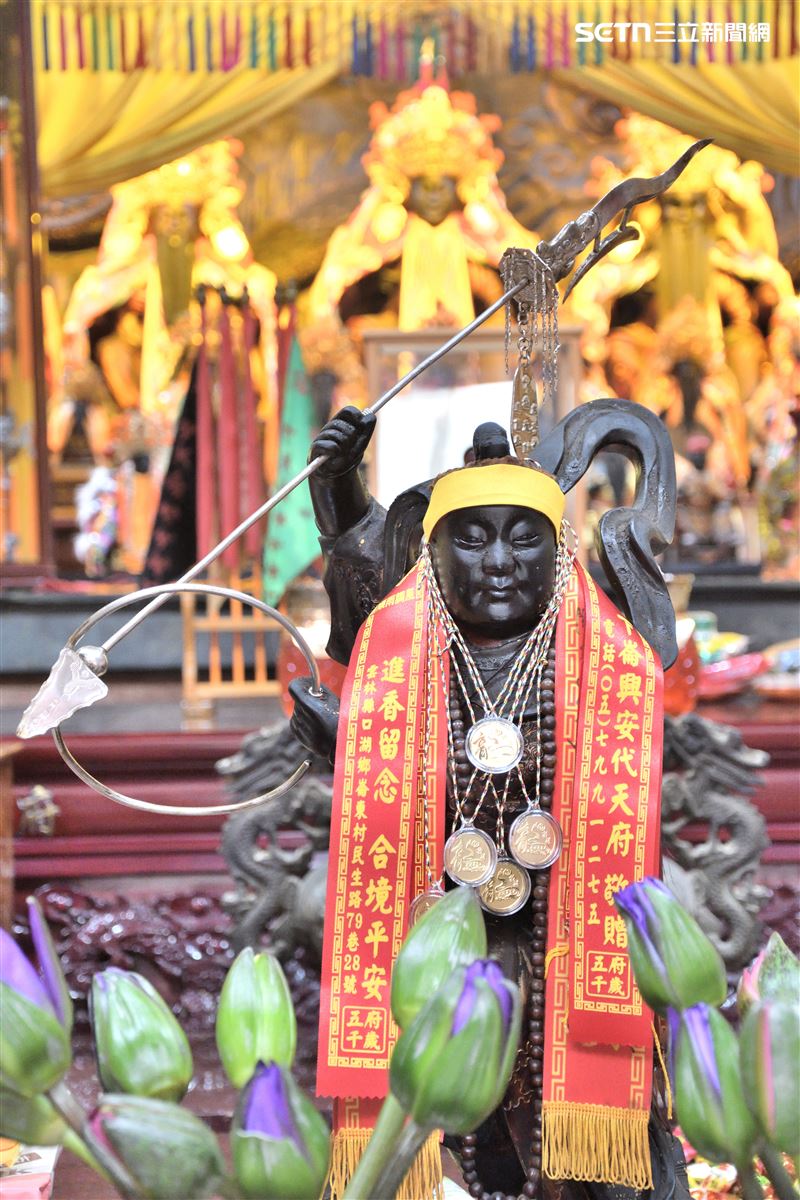 廖大乙表示,「太子爺公」是忠孝勇仁智的代表,祈求好運、財運的同時也要改掉自身的不好行為。(圖/記者洪正達攝影)