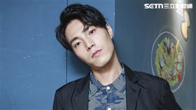 唐振剛專訪。（記者林士傑攝影）