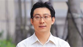 國立台北教育大學教授許育健有「教育界王力宏」之稱。（翻攝雙龍國小官網）