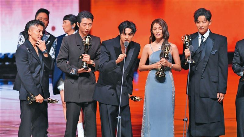 才拿金鐘棒棒堂接連翻車!新北耶誕城掰了