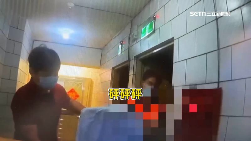 男子不斷敲打鄰居大門還在走廊上大吼大叫