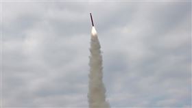 北韓選在川普訪南韓前一天，垂直發射巡弋飛彈，挑釁意味濃。（圖／翻攝自朝鮮中央通訊社）http://www.kcna.kp/cn