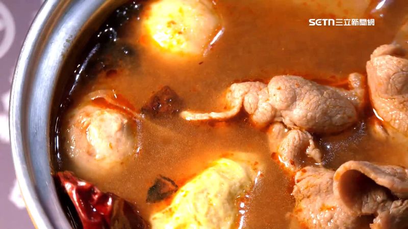 不怕「沒豬可吃」 火鍋業者祭出肉量加倍優惠 冬天要到了,許多民眾用熱呼呼的火鍋暖胃