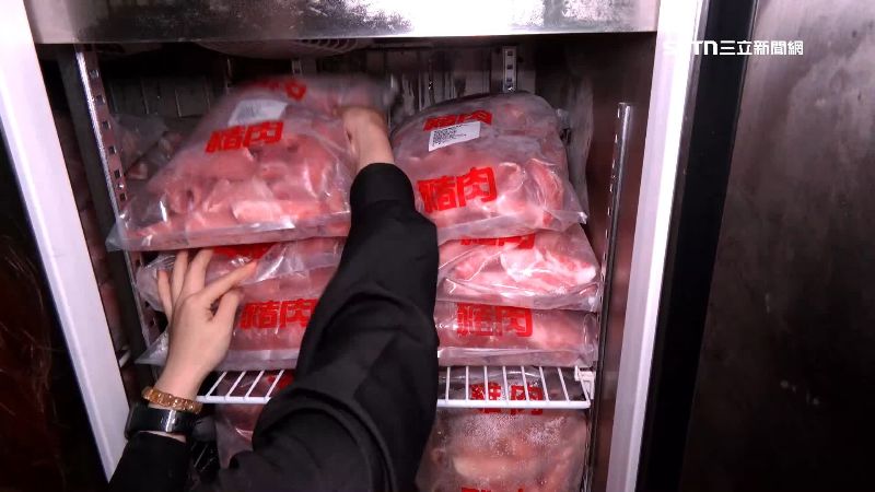 不怕「沒豬可吃」 火鍋業者祭出肉量加倍優惠 火鍋店員表示有廠商固定簽約合作,暫時不會擔心