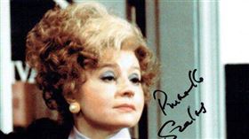 普魯妮拉·斯基敖斯已於倫敦家中安詳辭世，享壽93歲。（圖／翻攝自X）