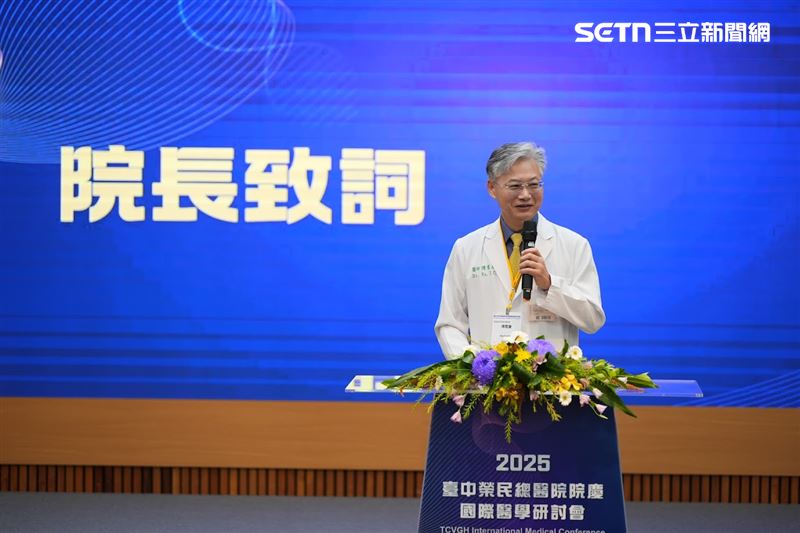 臺中榮總傅雲慶院長於院慶大會致詞。(圖/翻攝畫面)