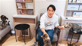 劉爾金去年引進日本知名的「Cat Café MOCHA」貓咖啡，引起話題。