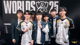 CFO於《英雄聯盟》世界大賽（Worlds 2025）16強瑞士制賽事中披荊斬棘，隊史首度晉級世界賽八強，讓臺灣隊伍睽違十年再度躋身世界八強之列。