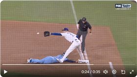 凱納法利法（Isiah Kiner-Falefa）的雙殺打經過挑戰後改判。（圖／翻攝自Just Baseball推特）