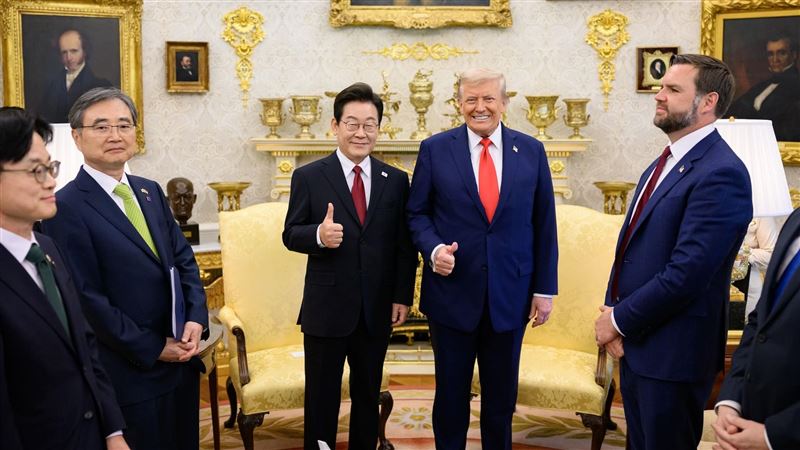 南韓總統李在明繼上次在華府與美國總統川普會面後,此次將再次於APEC峰會期間雙方進行會晤。(圖/翻攝自白宮臉書)