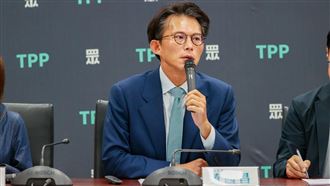 黃國昌出席「人事延宕、機關癱瘓，誰之過？」記者會。（圖／民眾黨團提供）