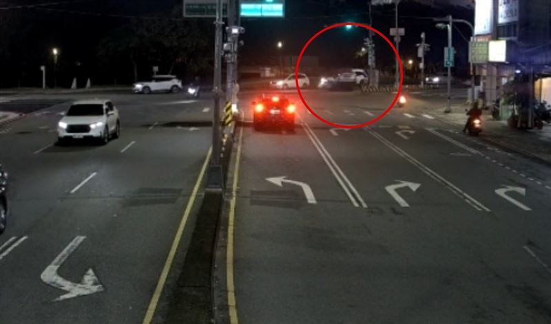 陳姓工人酒駕逆向衝撞，造成自己骨折重傷。(圖／翻攝畫面)