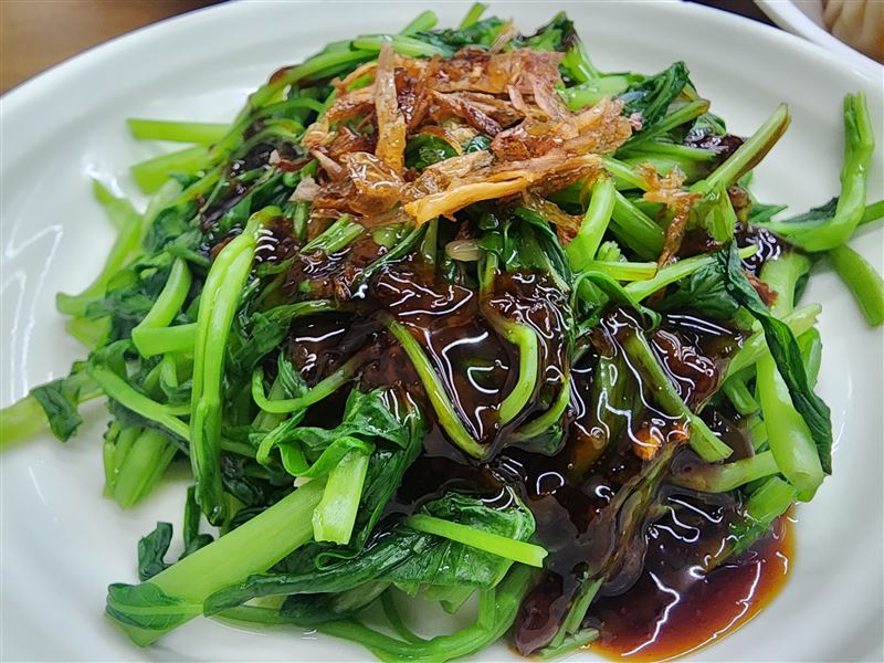 博士斜槓賣蚵仔煎、猛男大學生熱舞爆紅《沒出息》,基隆孝三路最潮古早味《簡家蚵仔煎》曝光。(圖/記者鍾志鵬攝影)