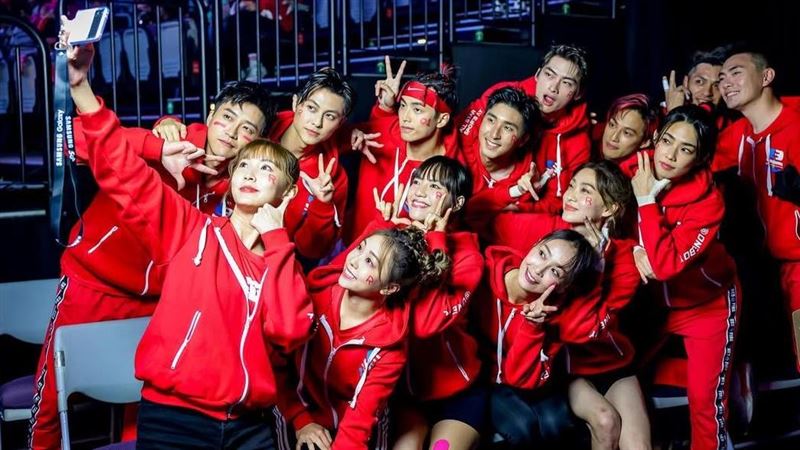 粿粿《全明星》紅隊接連出軌　挨酸劈腿會