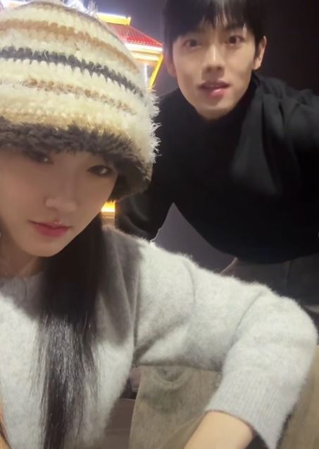 韓雨彤（左）與曾輝（右）自合作以來人氣急升，連續出演多部戀愛題材短劇。（圖／翻攝自韓雨彤微博）