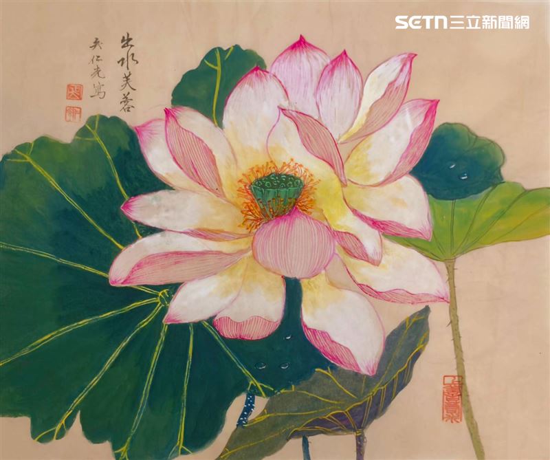 花鳥作品如《錦鯉芙蓉》描繪鯉魚躍龍門的旺盛生命力,《銀杏鸚鵡》則以金黃秋色襯托高壽與情感的和諧。(圖/翻攝畫面)