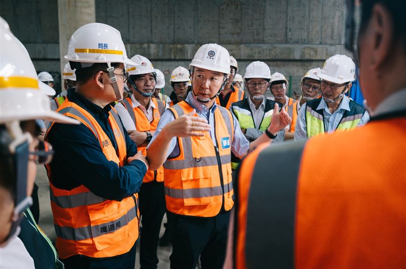 9月19日交通部陳部長視察A14車站。(圖/交通部提供)