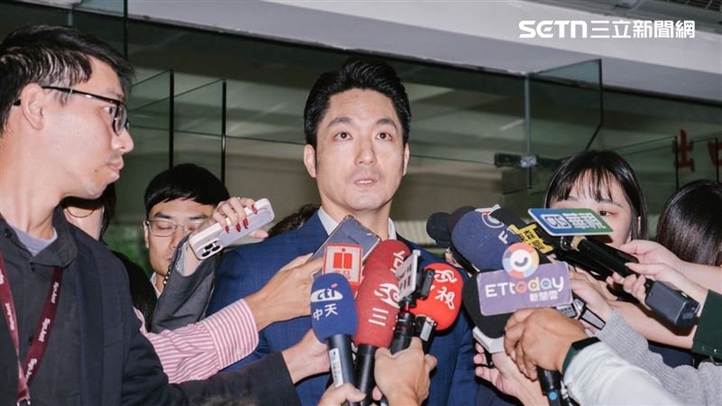 蔣萬安赴北市議會,會前受訪(圖/記者楊士誼攝影)