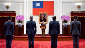 總統賴清德主持將官晉升授階典禮，致詞時他強調，面對中共威脅侵擾，台灣要堅定反侵略，更首度表態反對推進統一！（圖／總統府提供）