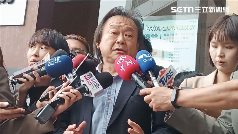 民進黨立委王世堅今（29）日在民進黨中常會前受訪。（圖／記者盧素梅攝影）