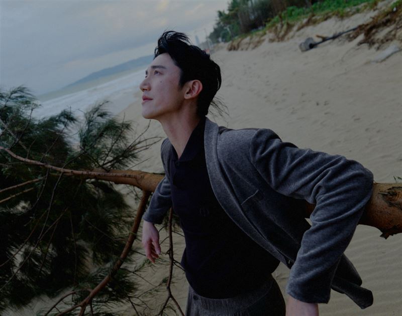 吳慷仁帥氣造型被中國網友大讚。(圖/翻攝自 吳慷仁微博)