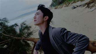 吳慷仁赴中「首登時尚紅毯」帥炸迷翻陸網