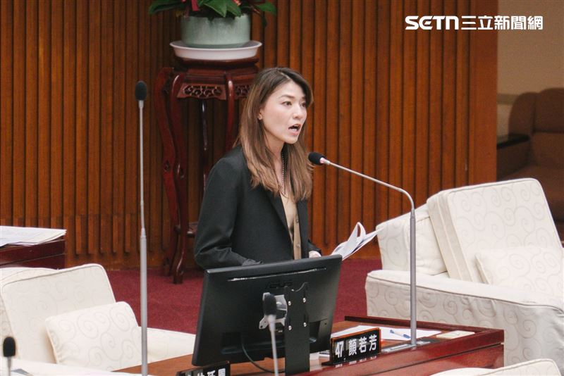 顏若芳質詢台北市長蔣萬安,與蔣萬安互嗆雙標。(圖/記者楊士誼攝影)