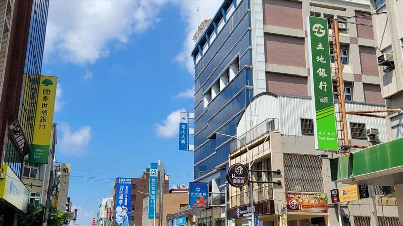 銀行不動產放款比率9月降至25.77%,創今年新低,水位超過27%的銀行從年初11家減為8家,顯示系統性金融風險已逐步降低。(圖/台灣房屋提供)