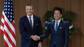 美國國防部長赫格塞斯（Pete Hegseth）與日本國防大臣小泉進次郎（Shinjiro Koizumi）於周三（29日）在東京會面。（圖／翻攝自X平台 @SecWar）