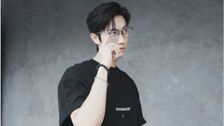 范姜彥豐在棒棒堂得獎當下,於IG限時動態發出一個「大問號」,未多作說明,卻引發圈內知情人士議論。(翻攝自范姜彥豐IG)