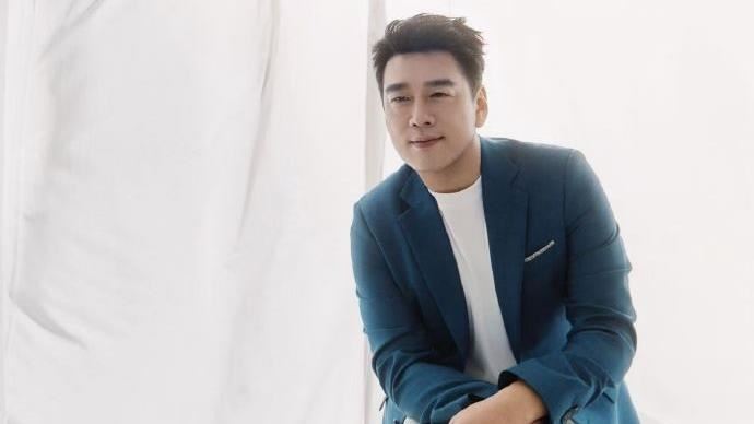 直播訪女星1句遭網轟　他怒：以後不做啦