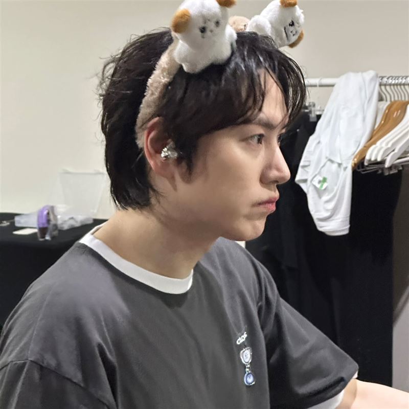 圭賢日前和節目組到肯亞拍攝。(圖/翻攝自IG @gyuram88)