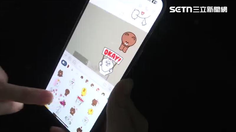 許多人喜歡使用LINE貼圖。(示意圖/資料照)