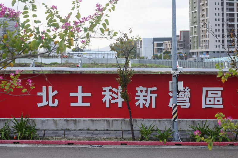 知情人士透露,北市府今日已收到新壽初步「分手費」,報價共約40億元。(圖/中央社)