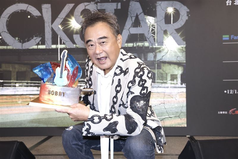 陳昇歡慶66歲生日,也分享當兵趣事。(圖/記者鄭孟晃攝影)