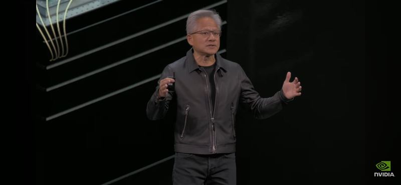 NVIDIA宣布與南韓四大企業共建AI工廠,部署26萬顆GPU、投資規模高達14兆韓元,南韓成全球AI基建重鎮。圖為黃仁勳GTC DC演說畫面(圖/翻攝自YT @NVIDIA)