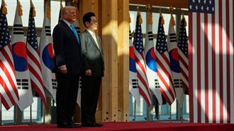 川普與李在明的會面互動良好熱絡。（圖／美聯社／達志影像）