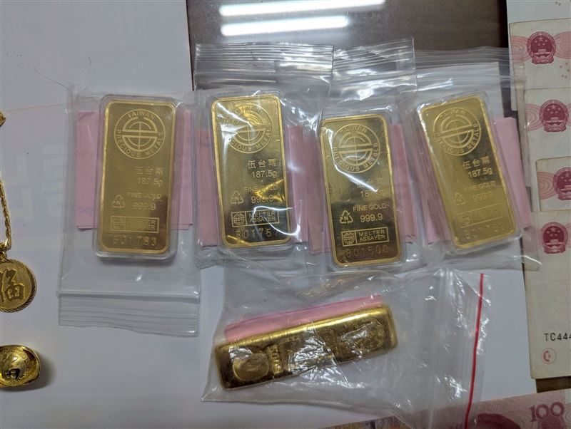 詐團假冒檢警,詐騙老翁妻子涉詐,要監管財務。(圖/翻攝畫面)