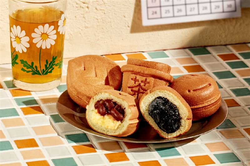 茶湯會雞蛋糕新品，紅豆卡士達與濃香芝麻口味。（圖／品牌業者提供）