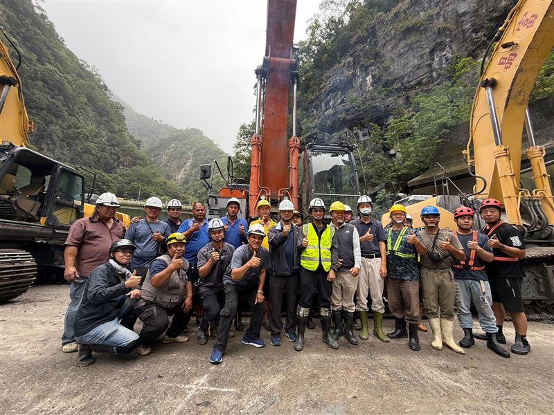 施工人員投入搶災13天,成功讓被堵住的立霧溪安然回歸。(圖/林保署花蓮分署提供)