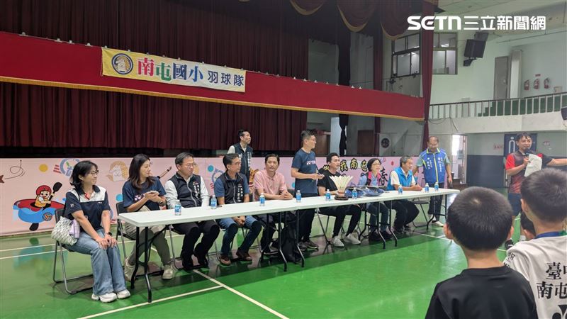 近年羽球價格大漲，南屯國小面臨缺球練習窘境。（圖／翻攝畫面）