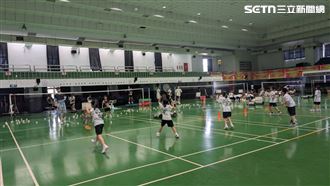 南屯國小羽球隊奪牌！立委、運彩公會贈球
