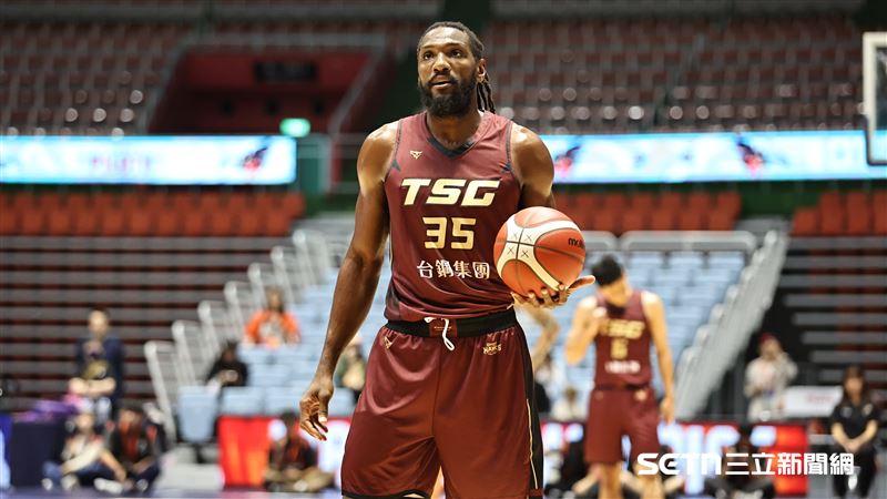 PLG領航猿迎戰獵鷹,洋將半獸人站上罰球線獲得2罰。(圖/記者劉彥池攝影)