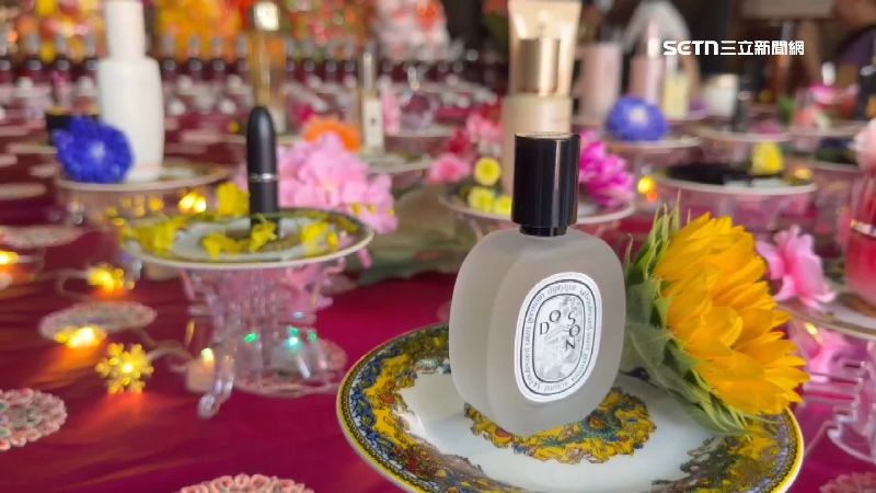 每逢農曆9月9日「媽祖得道昇天日」，廟方準備「花粉桌」開放民眾認購