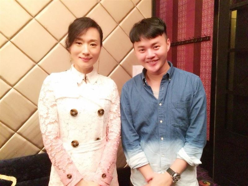 許富凱(右)悲痛追憶坣娜(左)。(圖/翻攝自許富凱臉書)