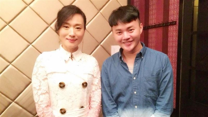 坣娜4年前暖舉曝光 金曲歌王悲痛哀悼