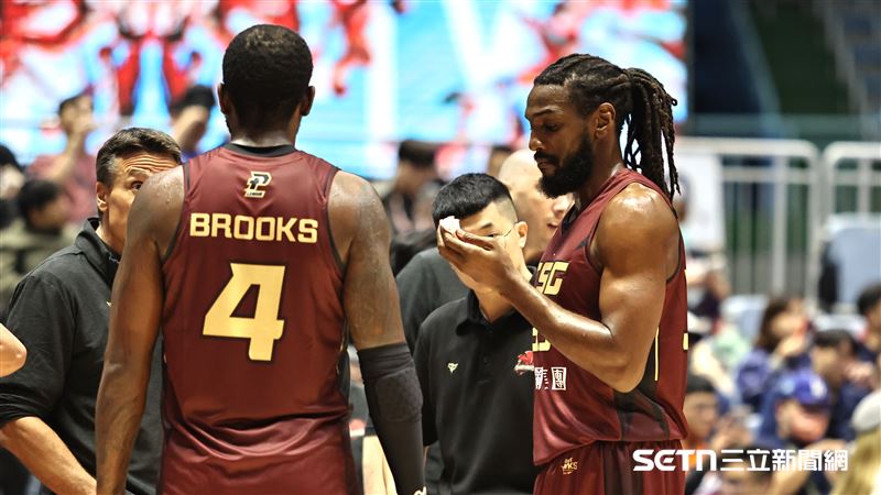 PLG領航猿迎戰獵鷹,洋將半獸人掛彩。(圖/記者劉彥池攝影)