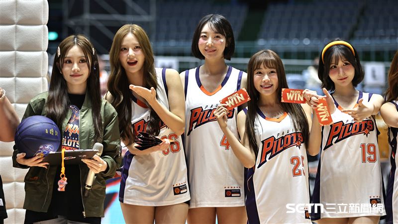 Pilots Crew韓籍成員金海莉、金裕娜在團隊中高人一等。(圖/記者劉彥池攝影)