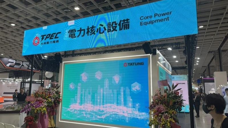 「算力是國力,電力是新石油」,2025台灣國際能源周開幕,460家國內外企業參展,展示最新儲能、氫能與碳管理技術。貿協董事長黃志芳直言,台灣AI伺服器全球市占逾7成,綠電與節能成為科技產業續航關鍵,能源轉型勢在必行。(圖/記者師瑞德攝影)