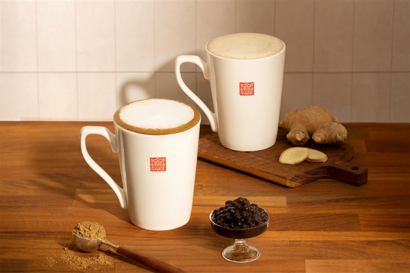 春水堂冬季新品「薑汁焙茶拿鐵」。(圖/春水堂提供)